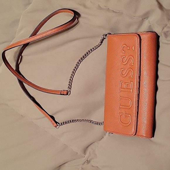 Guess Bags Nwot Guess Vegan Clutchcrossbody In Tan Wremovable